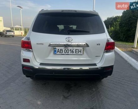 Белый Тойота Хайлендер, объемом двигателя 3.46 л и пробегом 206 тыс. км за 20800 $, фото 2 на Automoto.ua