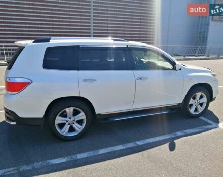 Белый Тойота Хайлендер, объемом двигателя 3.46 л и пробегом 194 тыс. км за 18600 $, фото 3 на Automoto.ua