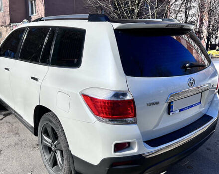 Белый Тойота Хайлендер, объемом двигателя 3.5 л и пробегом 168 тыс. км за 20500 $, фото 3 на Automoto.ua