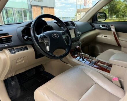 Белый Тойота Хайлендер, объемом двигателя 3.5 л и пробегом 95 тыс. км за 23500 $, фото 8 на Automoto.ua