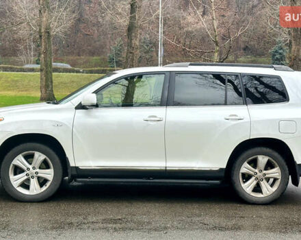 Белый Тойота Хайлендер, объемом двигателя 3.5 л и пробегом 199 тыс. км за 16800 $, фото 1 на Automoto.ua