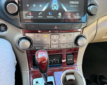 Белый Тойота Хайлендер, объемом двигателя 3.5 л и пробегом 168 тыс. км за 20500 $, фото 2 на Automoto.ua