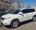 Белый Тойота Хайлендер, объемом двигателя 3.5 л и пробегом 278 тыс. км за 18000 $, фото 1 на Automoto.ua