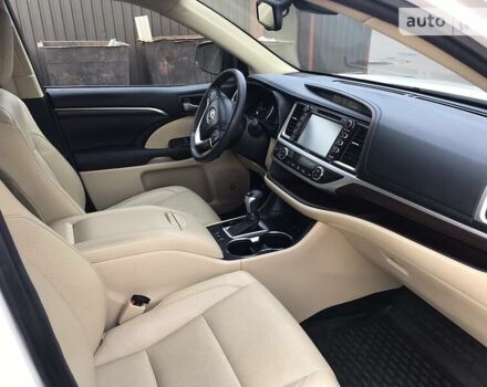 Білий Тойота Хайлендер, об'ємом двигуна 3.5 л та пробігом 214 тис. км за 26500 $, фото 4 на Automoto.ua