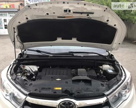 Білий Тойота Хайлендер, об'ємом двигуна 3.5 л та пробігом 214 тис. км за 26500 $, фото 2 на Automoto.ua