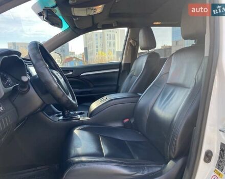 Белый Тойота Хайлендер, объемом двигателя 3.5 л и пробегом 252 тыс. км за 20990 $, фото 7 на Automoto.ua