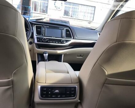 Білий Тойота Хайлендер, об'ємом двигуна 3.5 л та пробігом 214 тис. км за 26500 $, фото 6 на Automoto.ua