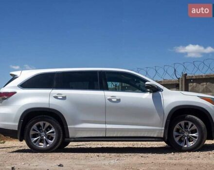 Белый Тойота Хайлендер, объемом двигателя 3.5 л и пробегом 392 тыс. км за 19500 $, фото 1 на Automoto.ua