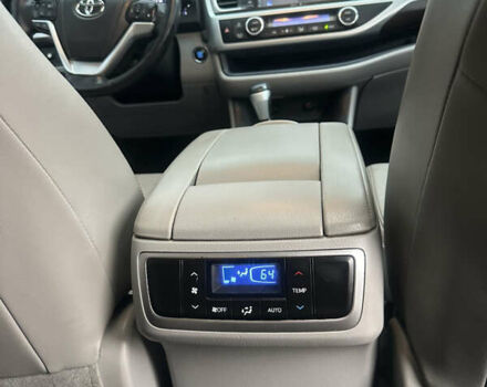 Білий Тойота Хайлендер, об'ємом двигуна 3.55 л та пробігом 190 тис. км за 24300 $, фото 12 на Automoto.ua