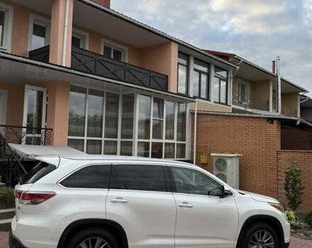 Белый Тойота Хайлендер, объемом двигателя 3.46 л и пробегом 245 тыс. км за 23500 $, фото 6 на Automoto.ua