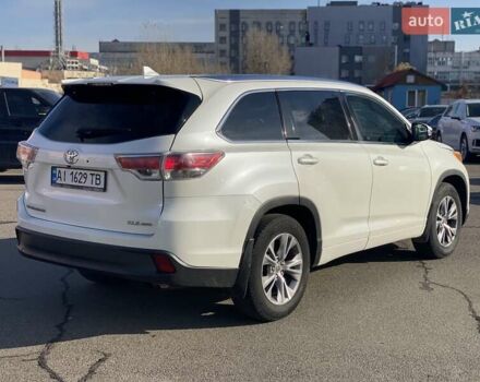 Белый Тойота Хайлендер, объемом двигателя 3.5 л и пробегом 252 тыс. км за 20990 $, фото 3 на Automoto.ua