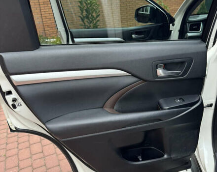 Белый Тойота Хайлендер, объемом двигателя 3.46 л и пробегом 245 тыс. км за 23500 $, фото 28 на Automoto.ua