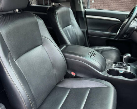 Белый Тойота Хайлендер, объемом двигателя 3.46 л и пробегом 245 тыс. км за 23500 $, фото 21 на Automoto.ua