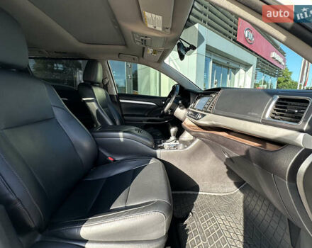 Білий Тойота Хайлендер, об'ємом двигуна 3.55 л та пробігом 120 тис. км за 21000 $, фото 11 на Automoto.ua