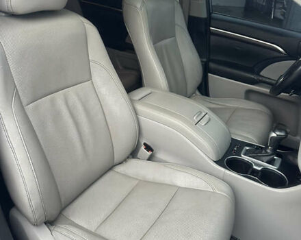 Білий Тойота Хайлендер, об'ємом двигуна 3.55 л та пробігом 190 тис. км за 24300 $, фото 16 на Automoto.ua