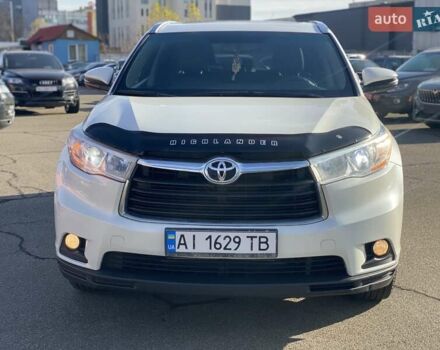 Белый Тойота Хайлендер, объемом двигателя 3.5 л и пробегом 252 тыс. км за 20990 $, фото 2 на Automoto.ua