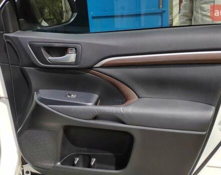 Белый Тойота Хайлендер, объемом двигателя 3.5 л и пробегом 88 тыс. км за 29000 $, фото 5 на Automoto.ua