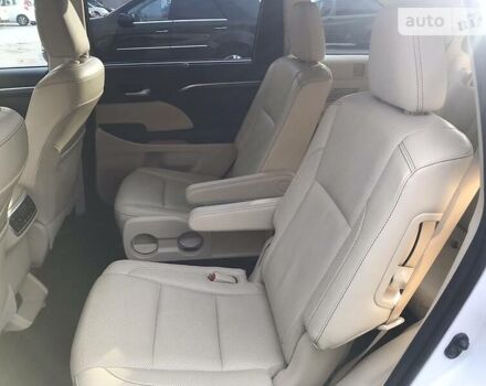 Белый Тойота Хайлендер, объемом двигателя 3.5 л и пробегом 218 тыс. км за 24499 $, фото 7 на Automoto.ua