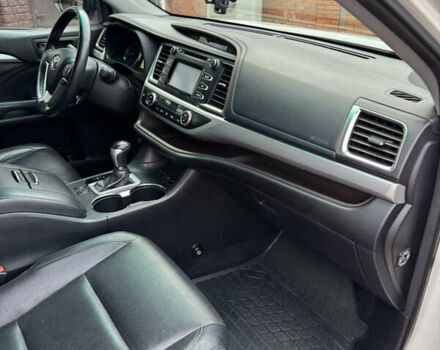 Белый Тойота Хайлендер, объемом двигателя 3.46 л и пробегом 245 тыс. км за 23500 $, фото 22 на Automoto.ua