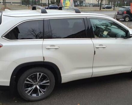 Белый Тойота Хайлендер, объемом двигателя 3.55 л и пробегом 220 тыс. км за 20515 $, фото 8 на Automoto.ua