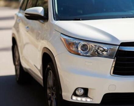 Белый Тойота Хайлендер, объемом двигателя 3.46 л и пробегом 115 тыс. км за 26300 $, фото 3 на Automoto.ua