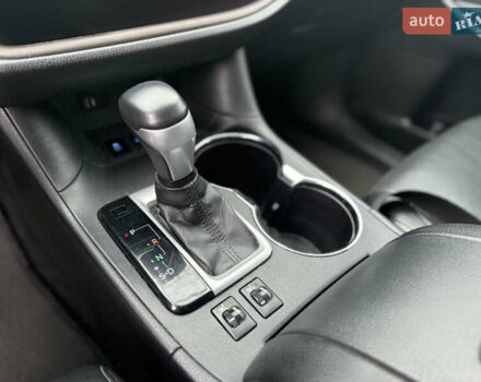 Белый Тойота Хайлендер, объемом двигателя 2.67 л и пробегом 152 тыс. км за 22800 $, фото 24 на Automoto.ua