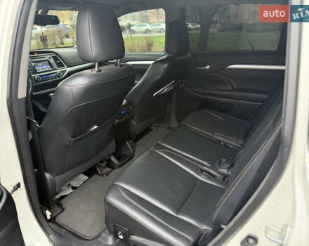 Белый Тойота Хайлендер, объемом двигателя 2.67 л и пробегом 152 тыс. км за 22800 $, фото 28 на Automoto.ua