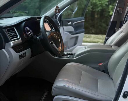 Белый Тойота Хайлендер, объемом двигателя 3.5 л и пробегом 73 тыс. км за 10000 $, фото 9 на Automoto.ua