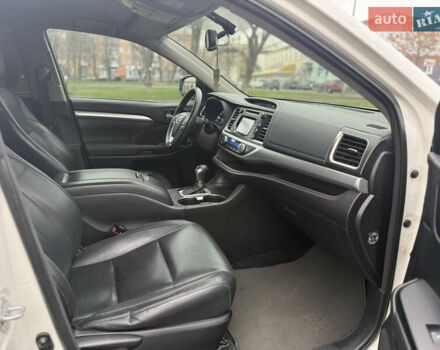 Белый Тойота Хайлендер, объемом двигателя 2.67 л и пробегом 152 тыс. км за 22800 $, фото 32 на Automoto.ua