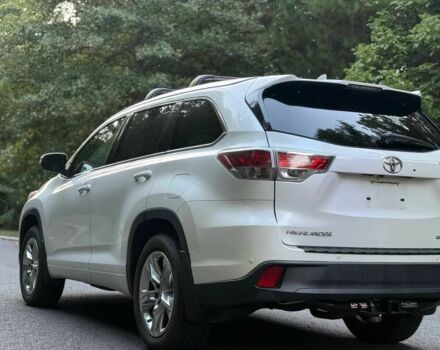 Белый Тойота Хайлендер, объемом двигателя 3.5 л и пробегом 73 тыс. км за 10000 $, фото 4 на Automoto.ua