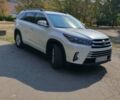 Белый Тойота Хайлендер, объемом двигателя 2.7 л и пробегом 161 тыс. км за 25000 $, фото 1 на Automoto.ua