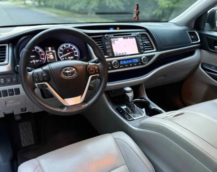 Белый Тойота Хайлендер, объемом двигателя 3.5 л и пробегом 73 тыс. км за 10000 $, фото 10 на Automoto.ua