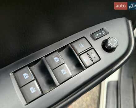 Белый Тойота Хайлендер, объемом двигателя 2.67 л и пробегом 152 тыс. км за 22800 $, фото 21 на Automoto.ua