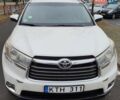 Белый Тойота Хайлендер, объемом двигателя 3.55 л и пробегом 220 тыс. км за 20515 $, фото 2 на Automoto.ua