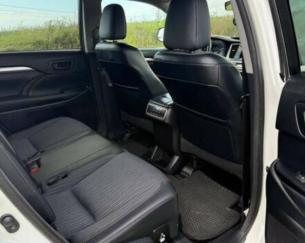 Белый Тойота Хайлендер, объемом двигателя 3.5 л и пробегом 210 тыс. км за 19800 $, фото 23 на Automoto.ua