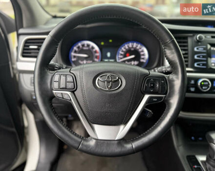 Белый Тойота Хайлендер, объемом двигателя 2.67 л и пробегом 152 тыс. км за 22800 $, фото 25 на Automoto.ua