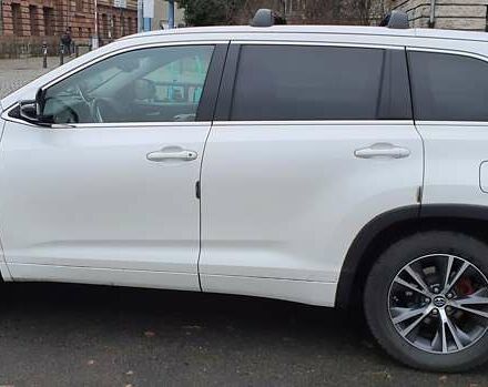 Белый Тойота Хайлендер, объемом двигателя 3.55 л и пробегом 220 тыс. км за 20515 $, фото 7 на Automoto.ua