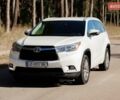 Белый Тойота Хайлендер, объемом двигателя 3.46 л и пробегом 115 тыс. км за 26300 $, фото 2 на Automoto.ua