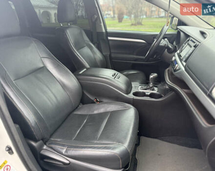 Белый Тойота Хайлендер, объемом двигателя 2.67 л и пробегом 152 тыс. км за 22800 $, фото 33 на Automoto.ua