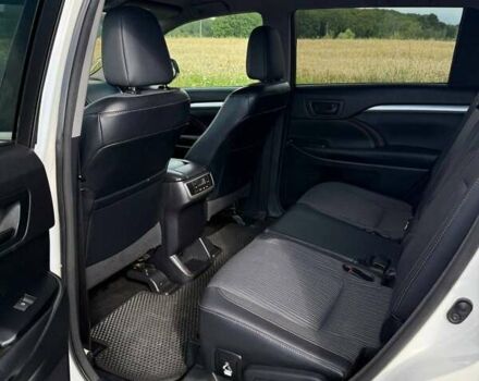 Белый Тойота Хайлендер, объемом двигателя 3.5 л и пробегом 210 тыс. км за 19800 $, фото 24 на Automoto.ua