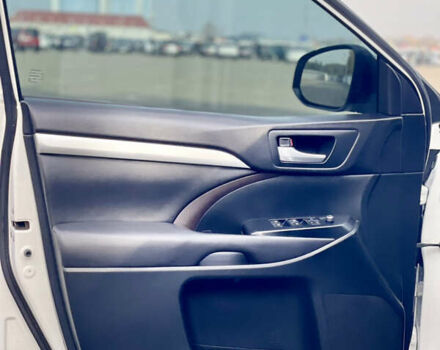 Белый Тойота Хайлендер, объемом двигателя 2.67 л и пробегом 180 тыс. км за 18995 $, фото 39 на Automoto.ua