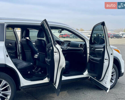 Белый Тойота Хайлендер, объемом двигателя 2.67 л и пробегом 180 тыс. км за 18995 $, фото 23 на Automoto.ua