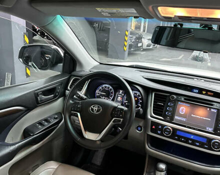 Белый Тойота Хайлендер, объемом двигателя 3.5 л и пробегом 145 тыс. км за 24800 $, фото 8 на Automoto.ua