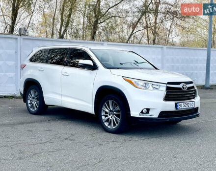 Белый Тойота Хайлендер, объемом двигателя 2.67 л и пробегом 180 тыс. км за 18995 $, фото 2 на Automoto.ua