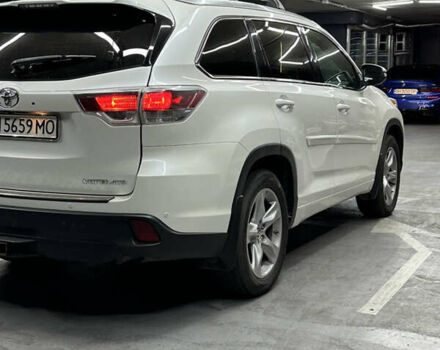 Белый Тойота Хайлендер, объемом двигателя 3.5 л и пробегом 145 тыс. км за 24800 $, фото 3 на Automoto.ua