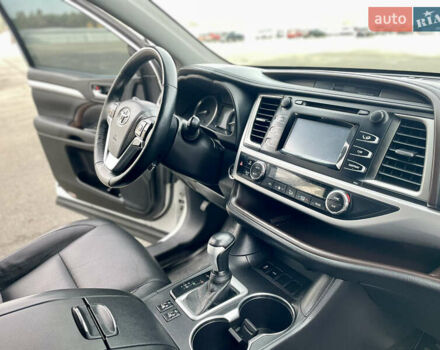 Белый Тойота Хайлендер, объемом двигателя 2.67 л и пробегом 180 тыс. км за 18995 $, фото 26 на Automoto.ua