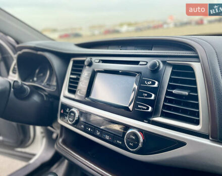 Белый Тойота Хайлендер, объемом двигателя 2.67 л и пробегом 180 тыс. км за 18995 $, фото 28 на Automoto.ua