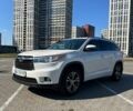 Белый Тойота Хайлендер, объемом двигателя 0 л и пробегом 167 тыс. км за 25300 $, фото 1 на Automoto.ua