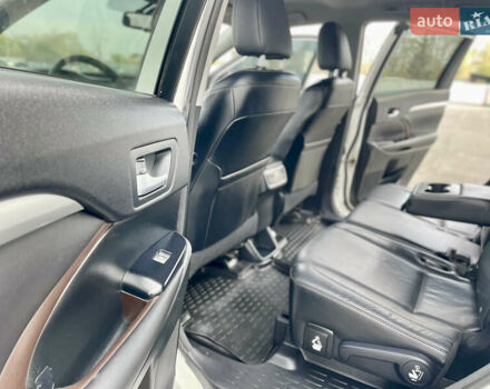 Белый Тойота Хайлендер, объемом двигателя 2.67 л и пробегом 180 тыс. км за 18995 $, фото 45 на Automoto.ua