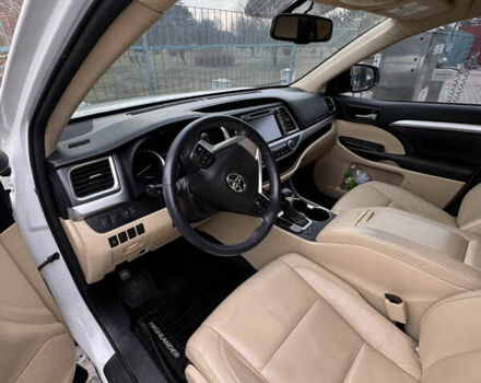 Білий Тойота Хайлендер, об'ємом двигуна 3.46 л та пробігом 126 тис. км за 25700 $, фото 7 на Automoto.ua